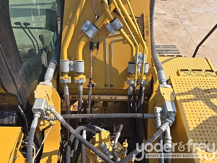 2019-caterpillar-336-image-51