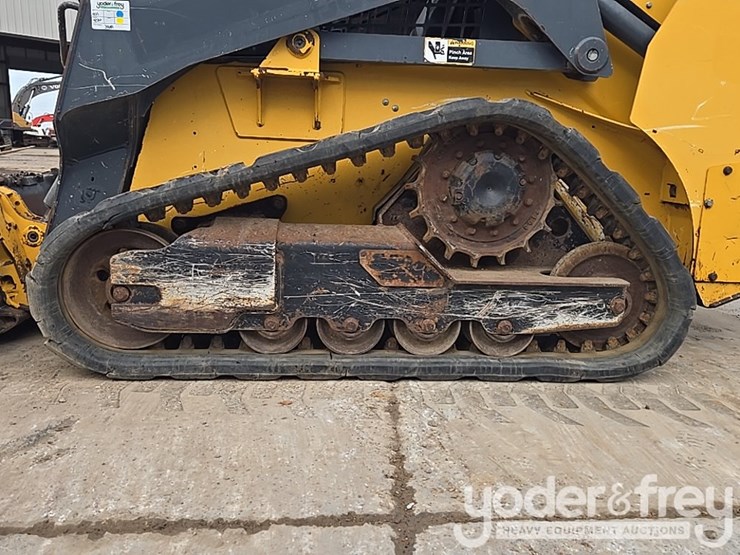 2018-deere-317g-image-10