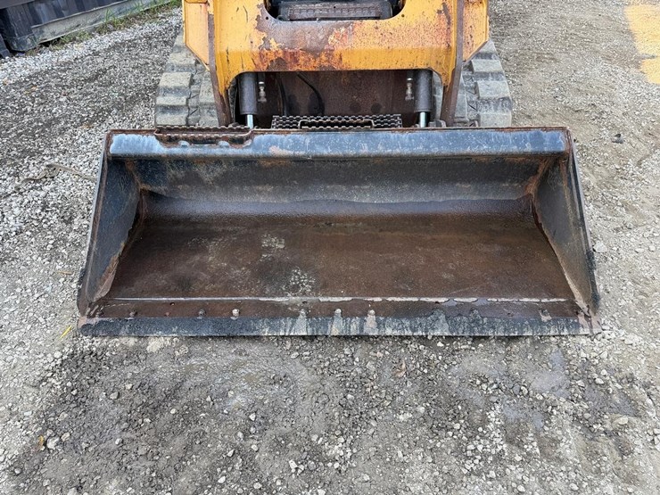 2015-caterpillar-259d-image-9