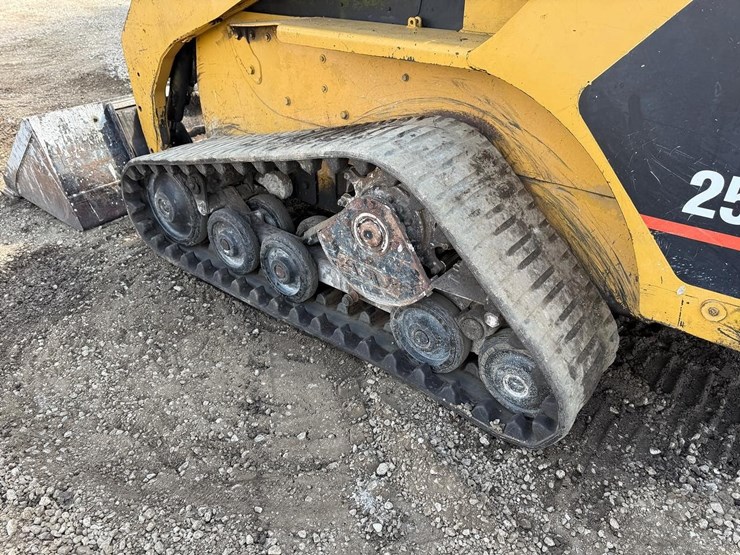 2002-caterpillar-257-image-17