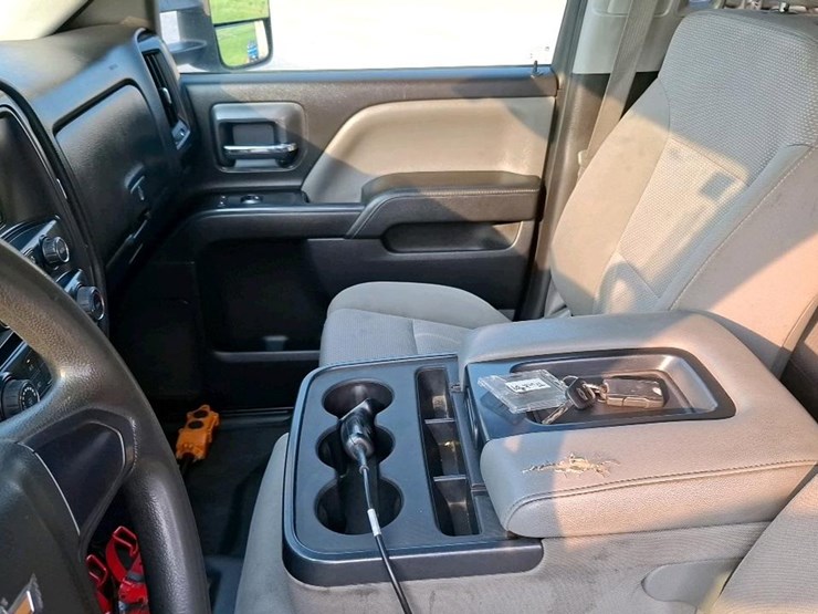 2015-chevrolet-2500-image-14