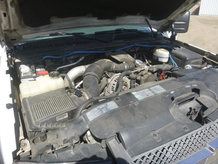2004-chevrolet-3500-image-13