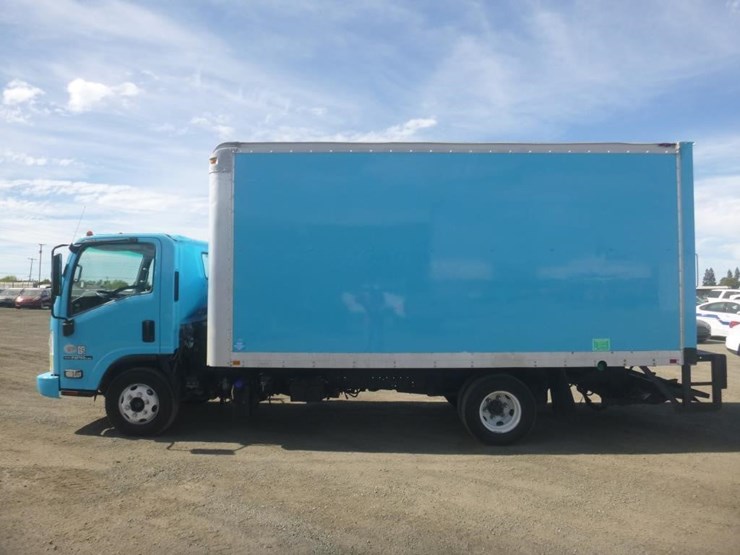 2013-isuzu-npr-image-5