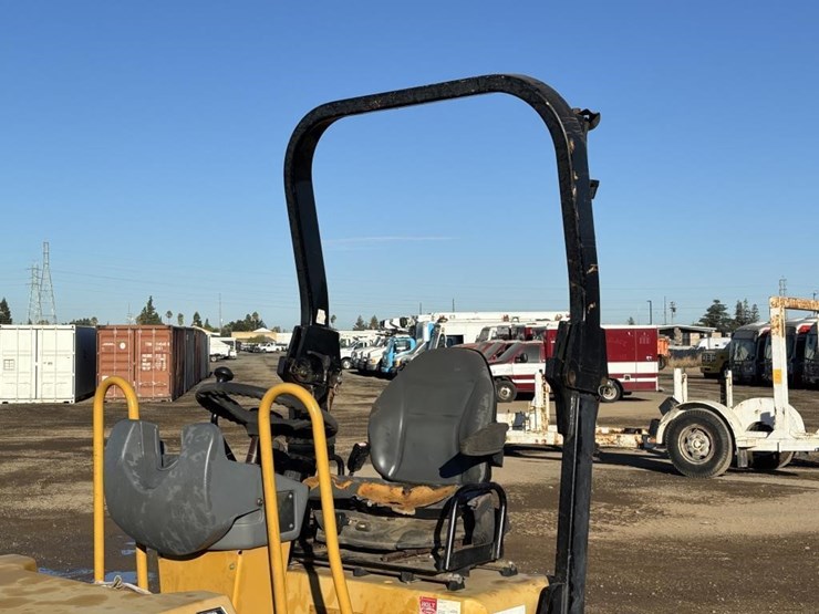 caterpillar-cb24-image-17