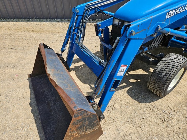 new-holland-tc25-image-11