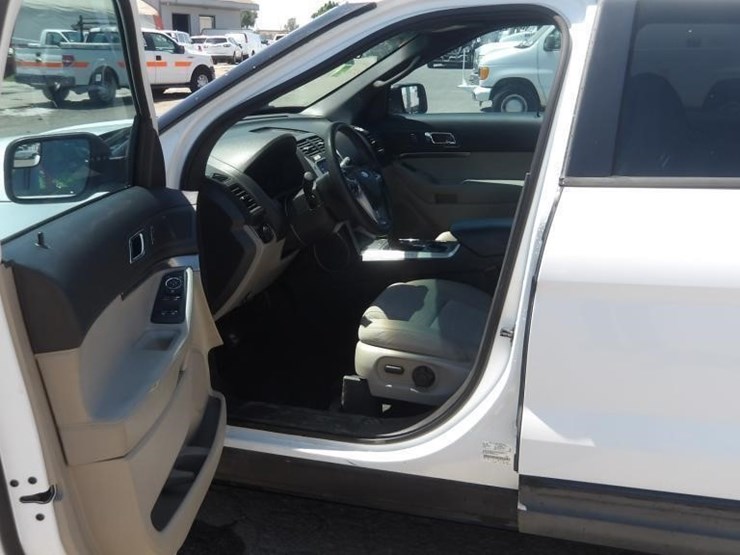 2014-ford-explorer-image-16