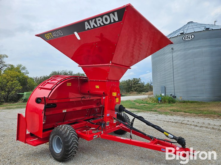 2020-akron-gtt4010-high-capacity-grain-bagger-image-3