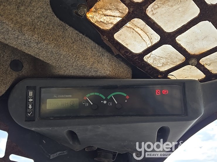 2018-deere-317g-image-50