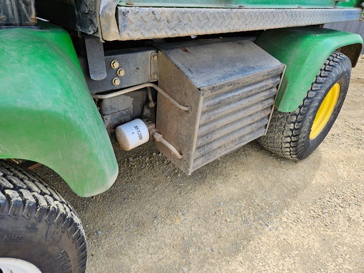 2020-john-deere-gator-image-13