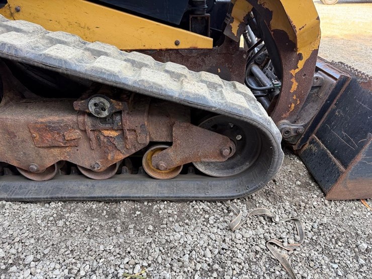 2015-caterpillar-259d-image-13