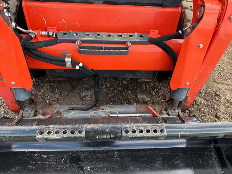 2024-kubota-ssv75-image-10