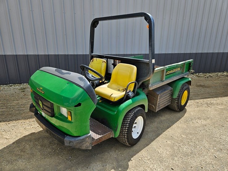 2020-john-deere-gator-image-1
