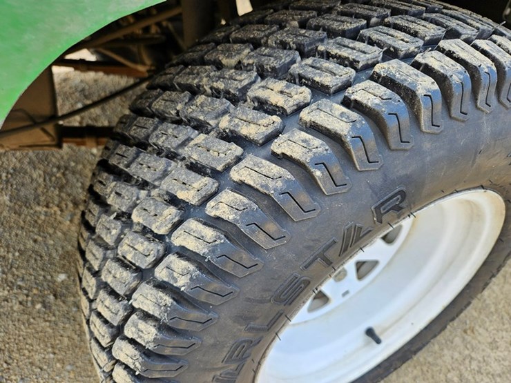 2020-john-deere-gator-image-12