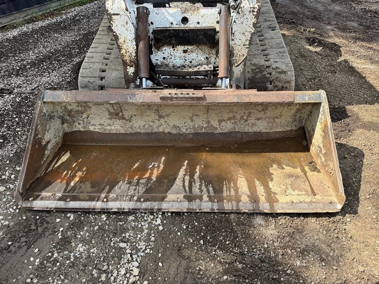 2010-bobcat-t320-image-10
