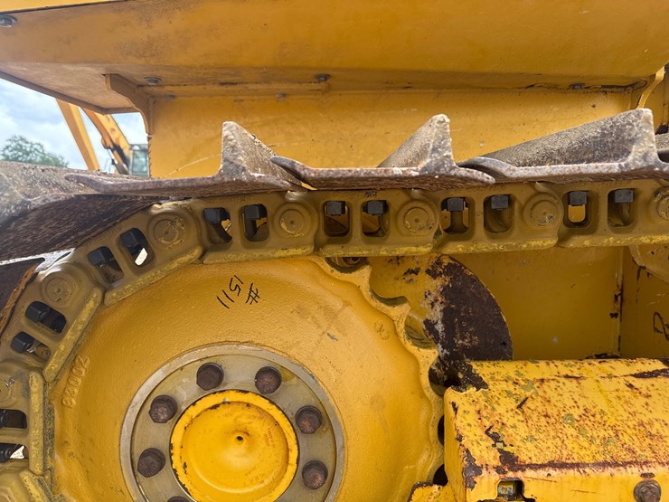 2022-deere-450k-lgp-image-5