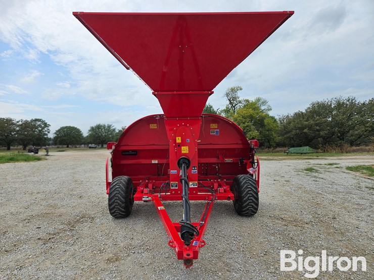 2020-akron-gtt4010-high-capacity-grain-bagger-image-2