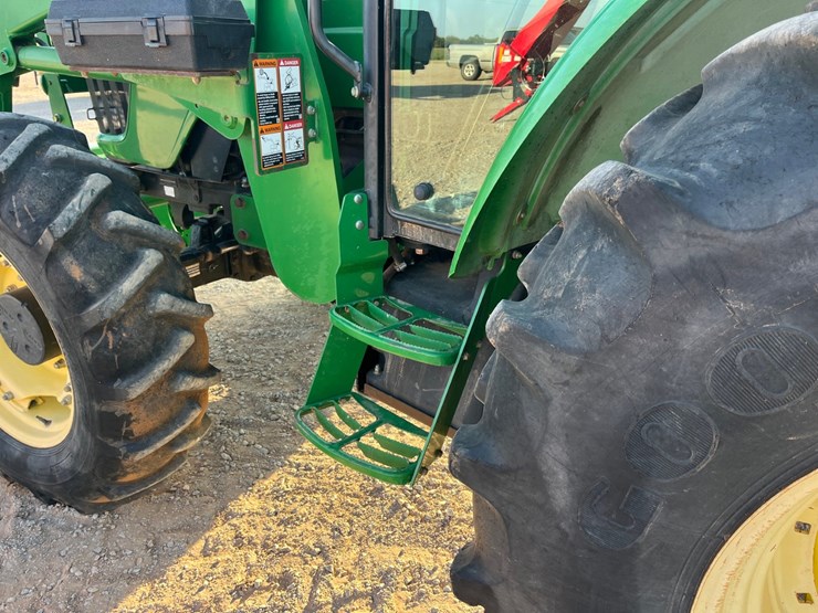 2009-john-deere-5101e-image-13