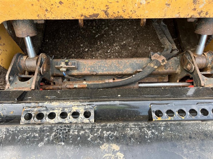 2020-caterpillar-279d3-image-11