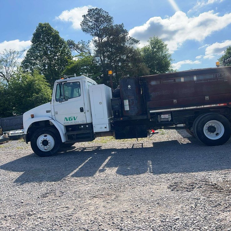 2004 FREIGHTLINER FL70