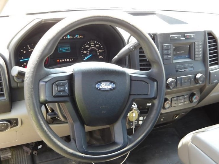 2017-ford-f150-xl-image-16