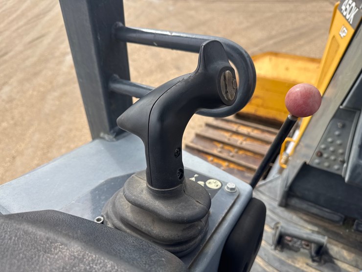 2022-deere-450k-lgp-image-16