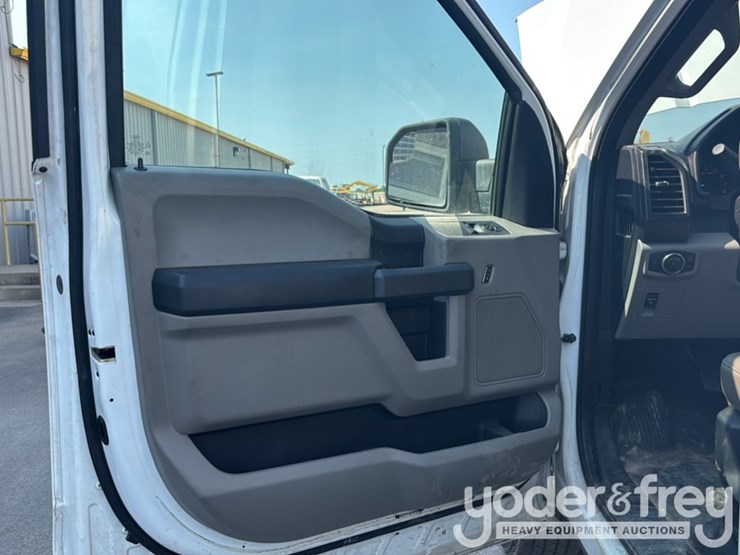 2019-ford-f150-image-30