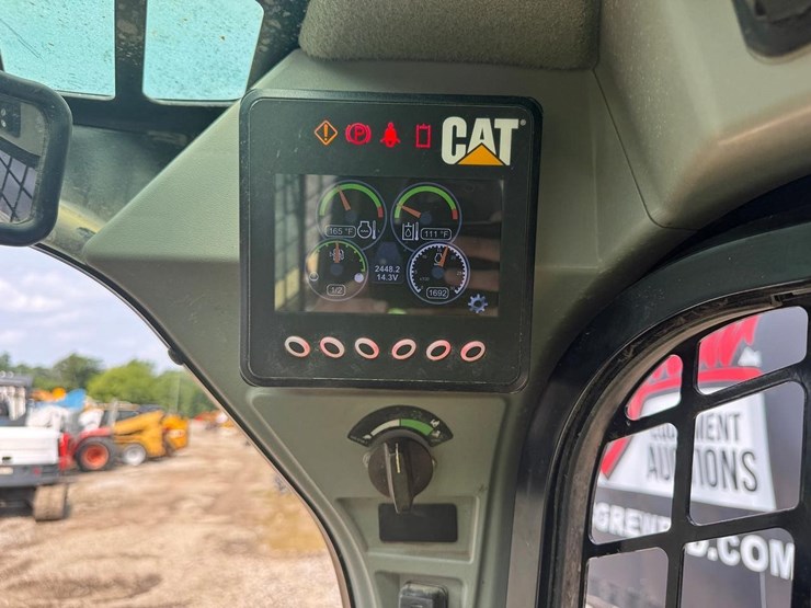 2016-caterpillar-259d-image-25
