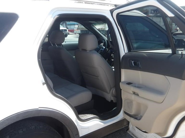 2014-ford-explorer-image-12