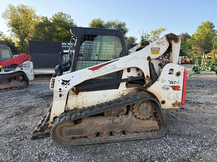 2018-bobcat-t740-image-1