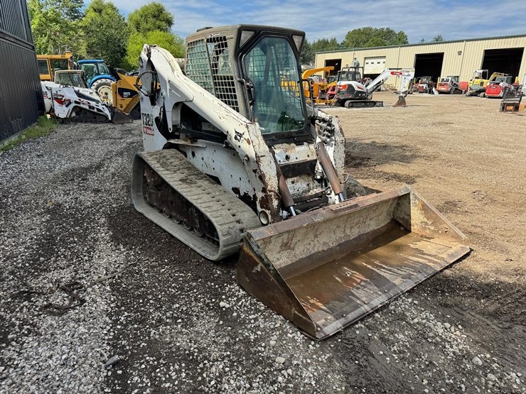 2010-bobcat-t320-image-8