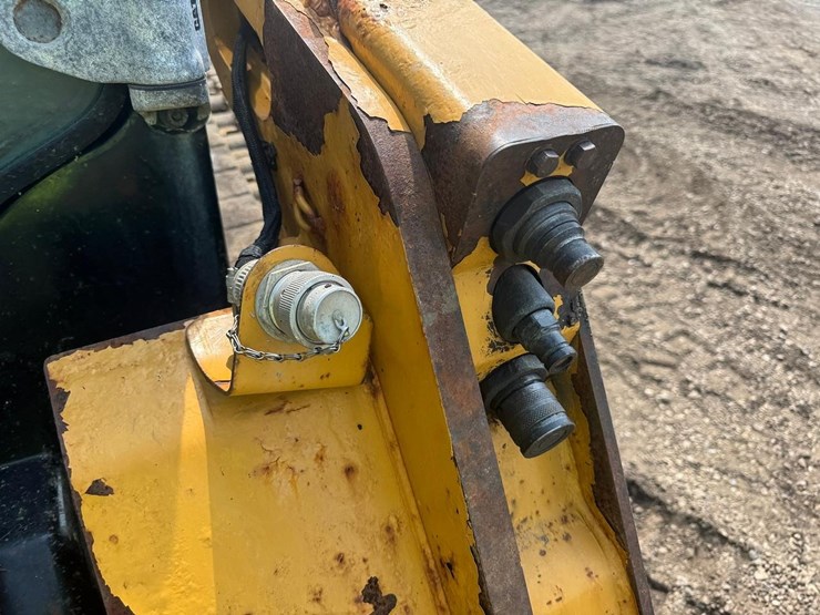 2016-caterpillar-259d-image-12