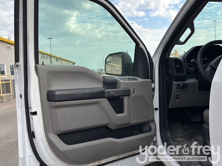 2020-ford-f150-image-29