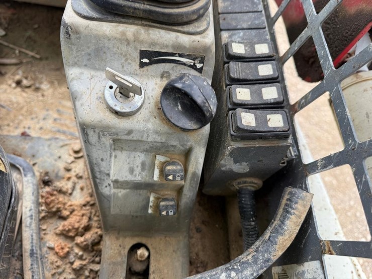 2016-takeuchi-tl8-image-24
