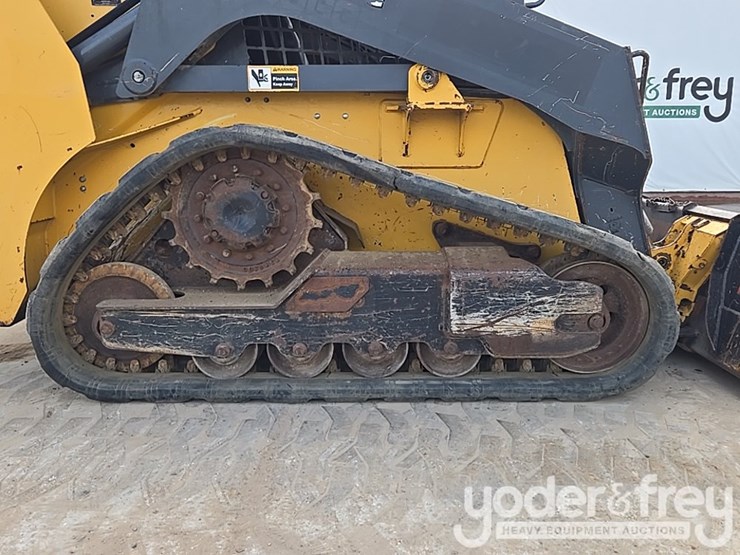 2018-deere-317g-image-14