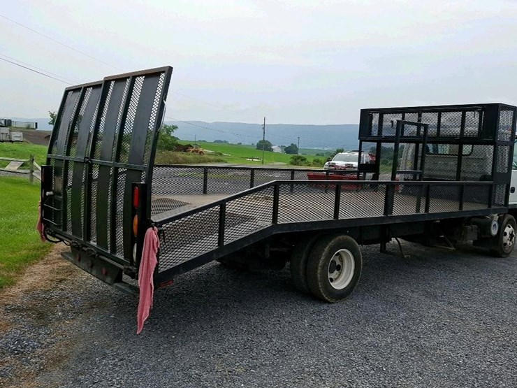 #371-•-2007-isuzu-flatbed-truck-image-3