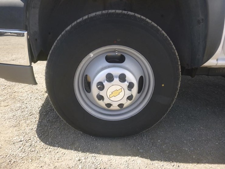 2004-chevrolet-3500-image-16