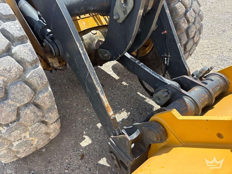 2019-deere-624l-image-35