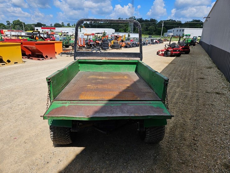 2020-john-deere-gator-image-4