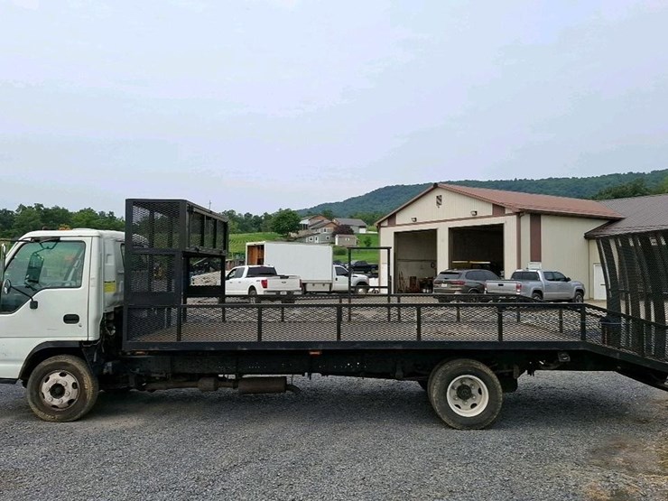 #371-•-2007-isuzu-flatbed-truck-image-6
