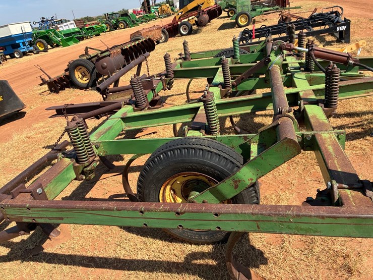 john-deere-100-image-3