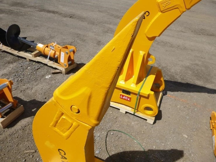 caterpillar-320-image-6