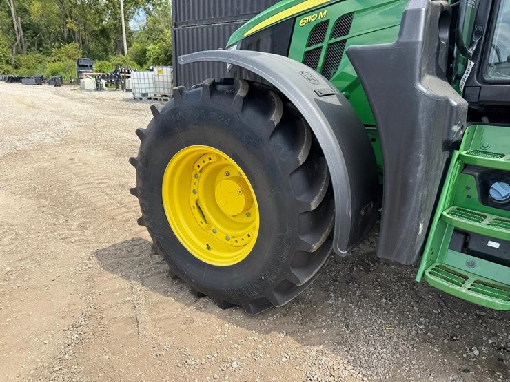 2020-john-deere-6110m-image-16