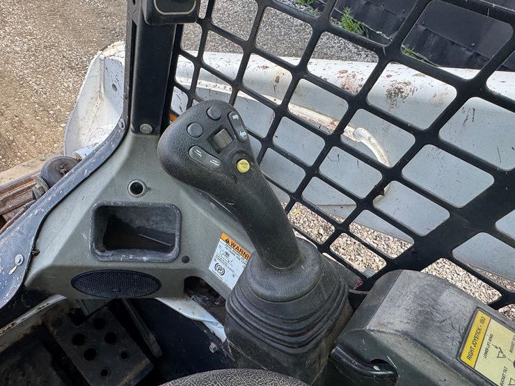2015-bobcat-t650-image-27