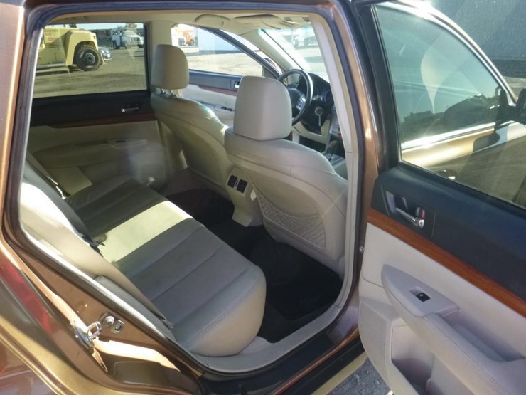 2013-subaru-outback-image-8