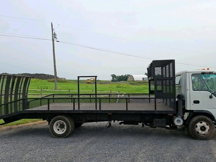 #371-•-2007-isuzu-flatbed-truck-image-2