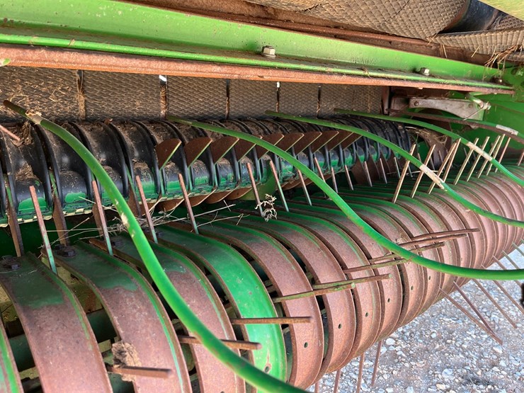 2001-john-deere-567-image-8