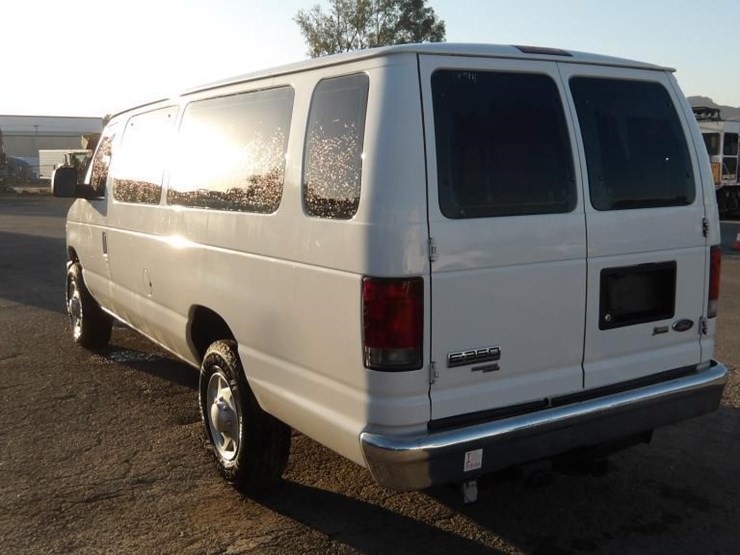 2009-ford-e350-image-4