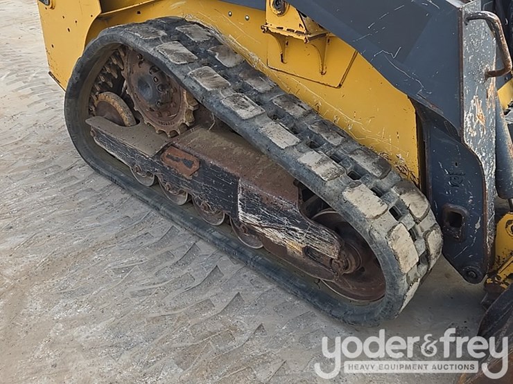 2018-deere-317g-image-13