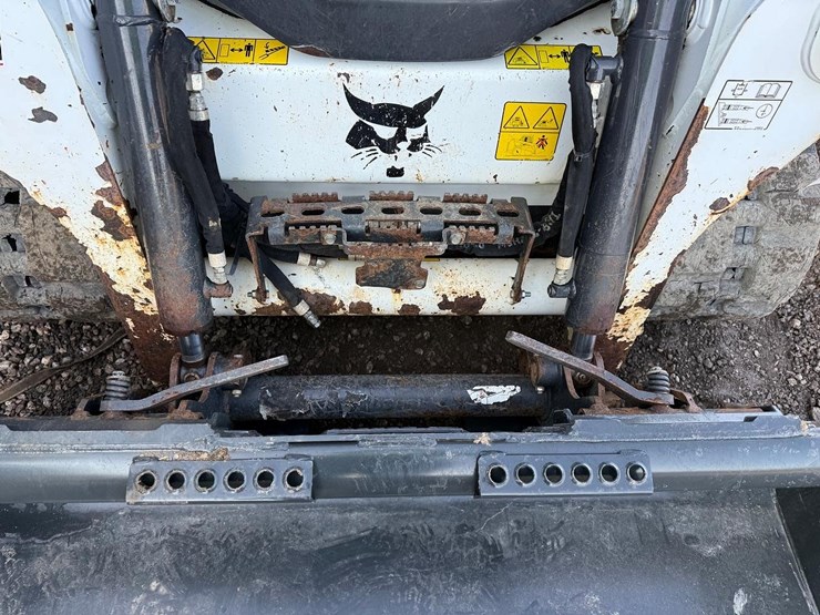 2023-bobcat-t595-image-10