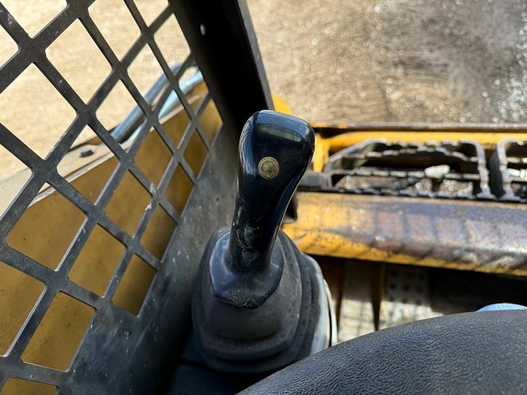 2002-caterpillar-257-image-24